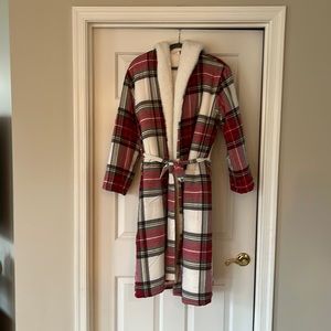 New without tags petite medium pottery barn holiday faux fur robe
